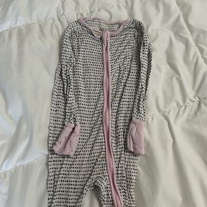 Black polka dot zippy